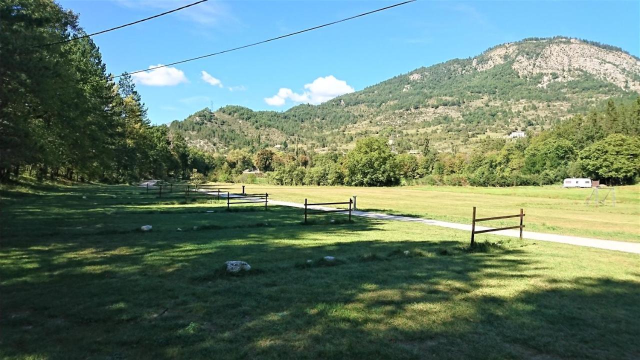 Camping Les Framboiseilles Hotel Castellane Exterior foto